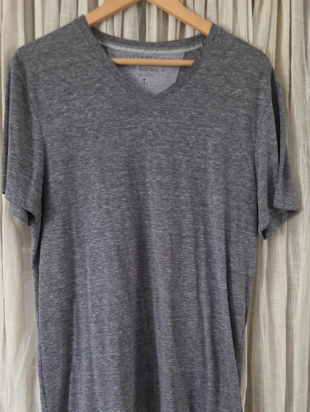 Banana Republic Men's Heather Gray V-Neck Short Sleeve Tee